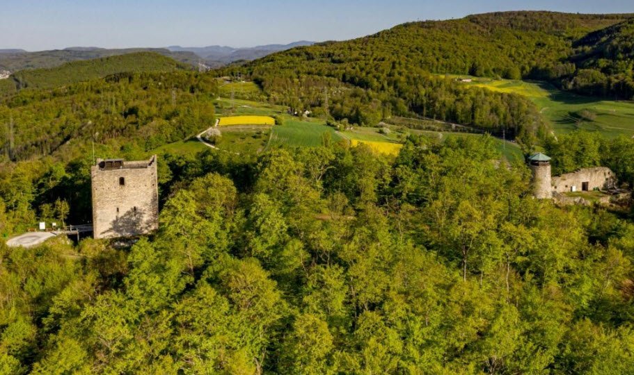Ruin Breitenlandenberg, Switzerland